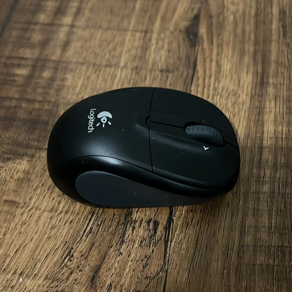 BNWT Logitech M330 SILENT PLUS Wireless Mouse